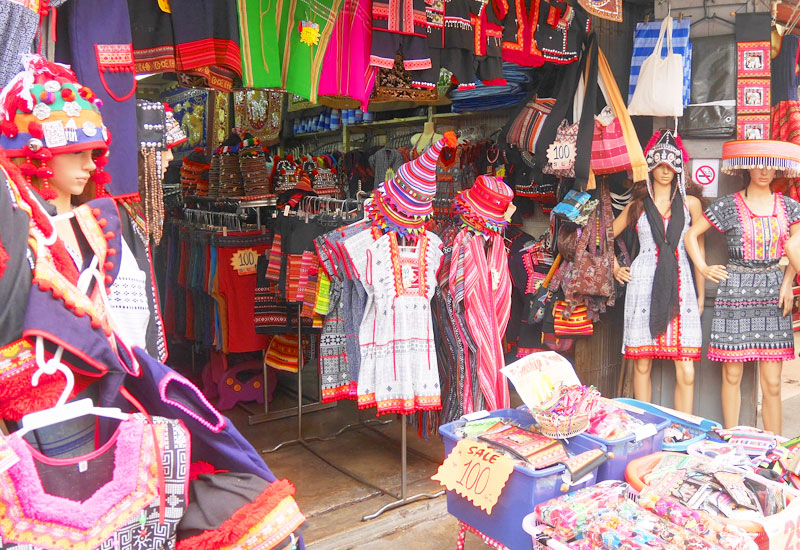 タイ】チェンマイの「モン族市場」、「モン族の村」へ美しい刺繍の衣装